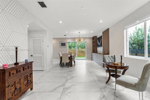 Casa en alquiler en Doral, Florida, 4 dormitorios, 223.15 m2 № 1942593 - foto 9