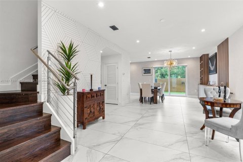 Casa en alquiler en Doral, Florida, 4 dormitorios, 223.15 m2 № 1942593 - foto 8