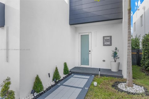 Casa en alquiler en Doral, Florida, 4 dormitorios, 223.15 m2 № 1942593 - foto 5