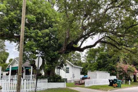House in Maitland, Florida 3 bedrooms, 142.88 sq.m. № 964480 - photo 1