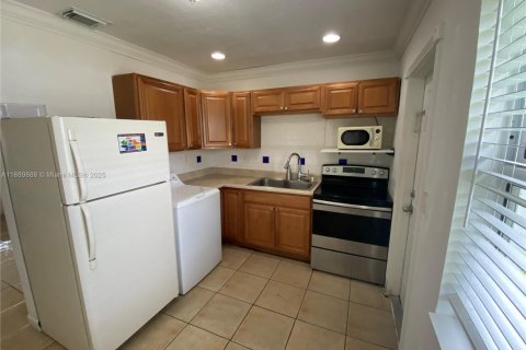 Casa en alquiler en Hollywood, Florida, 2 dormitorios, 73.49 m2 № 1939218 - foto 12