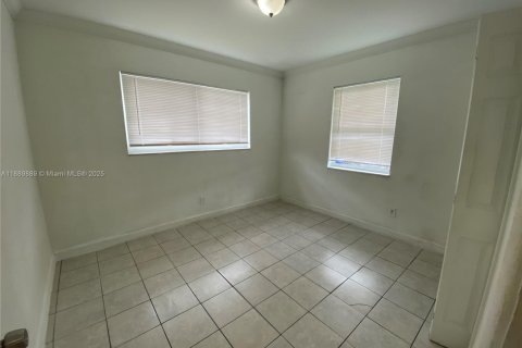 Casa en alquiler en Hollywood, Florida, 2 dormitorios, 73.49 m2 № 1939218 - foto 18