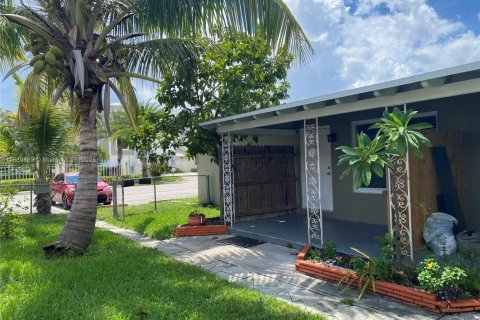 Casa en alquiler en Hollywood, Florida, 2 dormitorios, 73.49 m2 № 1939218 - foto 2