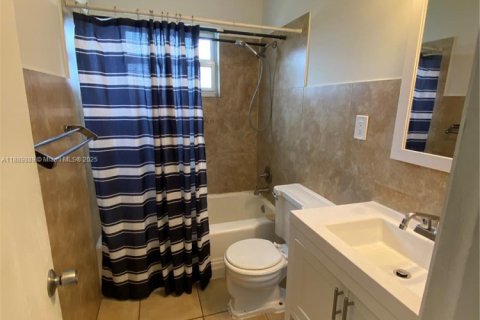 Casa en alquiler en Hollywood, Florida, 2 dormitorios, 73.49 m2 № 1939218 - foto 15
