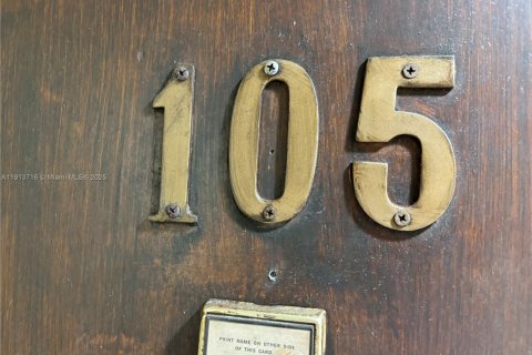 Condominio en alquiler en Miami, Florida, 2 dormitorios, 93.37 m2 № 1972390 - foto 21