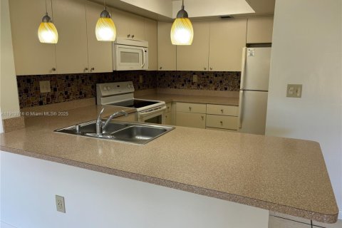 Condominio en alquiler en Miami, Florida, 2 dormitorios, 93.37 m2 № 1972390 - foto 7