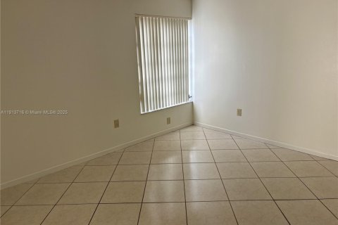 Condominio en alquiler en Miami, Florida, 2 dormitorios, 93.37 m2 № 1972390 - foto 13