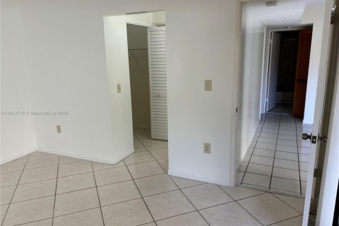 Condominio en alquiler en Miami, Florida, 2 dormitorios, 93.37 m2 № 1972390 - foto 12