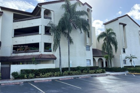 Condominio en alquiler en Miami, Florida, 2 dormitorios, 93.37 m2 № 1972390 - foto 1