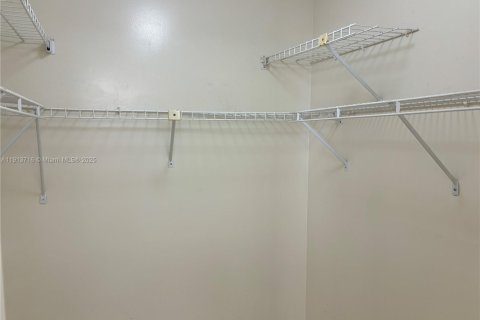 Condominio en alquiler en Miami, Florida, 2 dormitorios, 93.37 m2 № 1972390 - foto 15