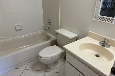 Condominio en alquiler en Miami, Florida, 2 dormitorios, 93.37 m2 № 1972390 - foto 20