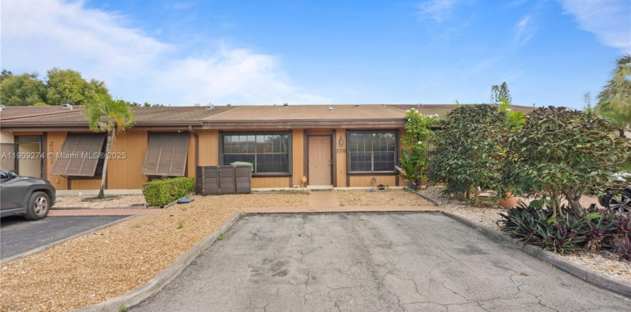 Touwnhouse à Pembroke Pines, Floride 2 chambres, 111.11 m2 № 1965542