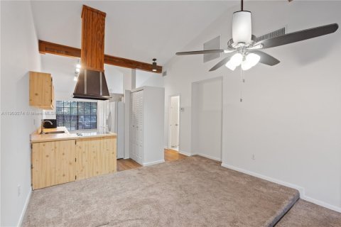 Touwnhouse à louer à Pembroke Pines, Floride: 2 chambres, 111.11 m2 № 1965542 - photo 26