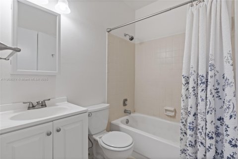 Touwnhouse à louer à Pembroke Pines, Floride: 2 chambres, 111.11 m2 № 1965542 - photo 12