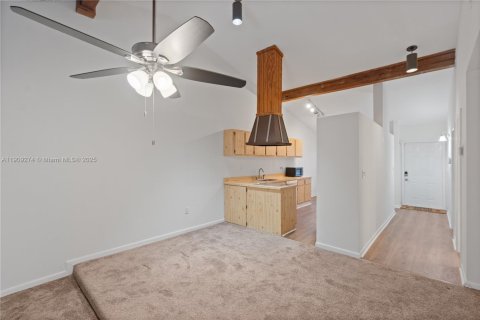 Touwnhouse à louer à Pembroke Pines, Floride: 2 chambres, 111.11 m2 № 1965542 - photo 17