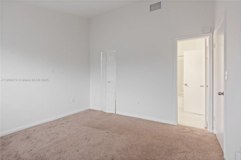 Touwnhouse à louer à Pembroke Pines, Floride: 2 chambres, 111.11 m2 № 1965542 - photo 13