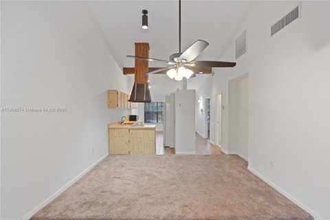 Touwnhouse à louer à Pembroke Pines, Floride: 2 chambres, 111.11 m2 № 1965542 - photo 7