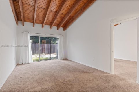 Touwnhouse à louer à Pembroke Pines, Floride: 2 chambres, 111.11 m2 № 1965542 - photo 15