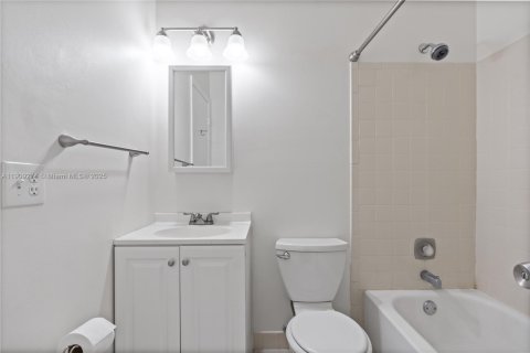 Touwnhouse à louer à Pembroke Pines, Floride: 2 chambres, 111.11 m2 № 1965542 - photo 11