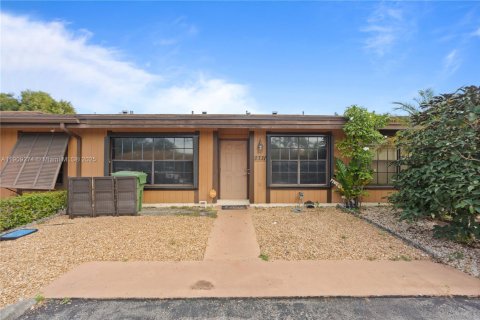 Touwnhouse à louer à Pembroke Pines, Floride: 2 chambres, 111.11 m2 № 1965542 - photo 3