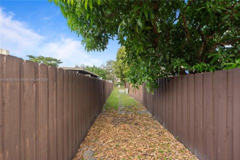 Touwnhouse à louer à Pembroke Pines, Floride: 2 chambres, 111.11 m2 № 1965542 - photo 24