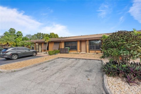 Touwnhouse à louer à Pembroke Pines, Floride: 2 chambres, 111.11 m2 № 1965542 - photo 29