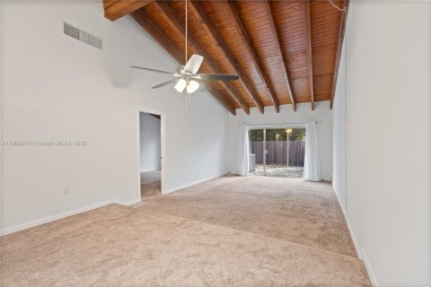 Touwnhouse à louer à Pembroke Pines, Floride: 2 chambres, 111.11 m2 № 1965542 - photo 30