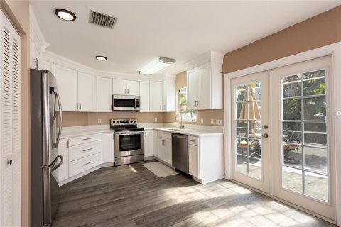 House in Palm Coast, Florida 4 bedrooms, 159.98 sq.m. № 2339696 - photo 9