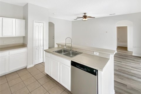 House in Orlando, Florida 4 bedrooms, 237.74 sq.m. № 1615124 - photo 15