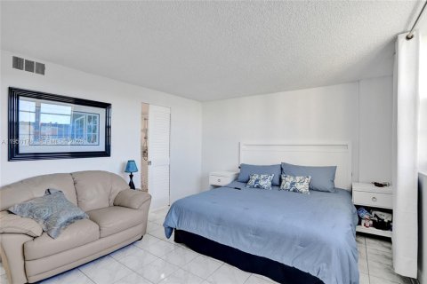 Condo in Dania Beach, Florida, 2 bedrooms  № 2153073 - photo 5