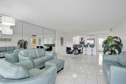 Condo in Dania Beach, Florida, 2 bedrooms  № 2153073 - photo 6