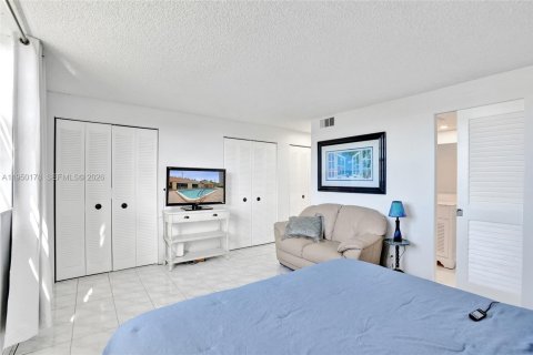 Condo in Dania Beach, Florida, 2 bedrooms  № 2153073 - photo 7