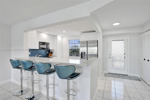 Condo in Dania Beach, Florida, 2 bedrooms  № 2153073 - photo 26