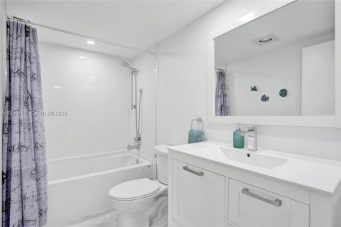 Condo in Dania Beach, Florida, 2 bedrooms  № 2153073 - photo 11