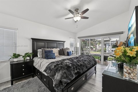 House in Sunrise, Florida 3 bedrooms, 137.87 sq.m. № 1895840 - photo 17