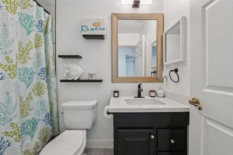 House in Sunrise, Florida 3 bedrooms, 137.87 sq.m. № 1895840 - photo 25