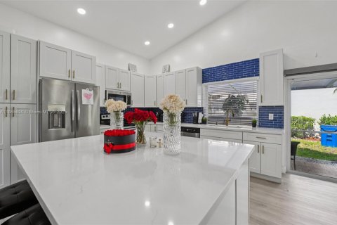 House in Sunrise, Florida 3 bedrooms, 137.87 sq.m. № 1895840 - photo 11