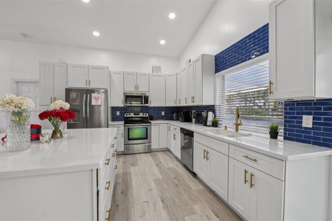 House in Sunrise, Florida 3 bedrooms, 137.87 sq.m. № 1895840 - photo 8