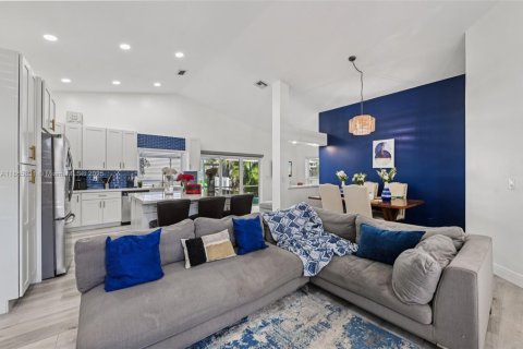 House in Sunrise, Florida 3 bedrooms, 137.87 sq.m. № 1895840 - photo 3