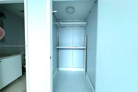 Copropriété à louer à Miami, Floride: 2 chambres, 106.65 m2 № 1848894 - photo 18