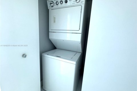 Copropriété à louer à Miami, Floride: 2 chambres, 106.65 m2 № 1848894 - photo 15