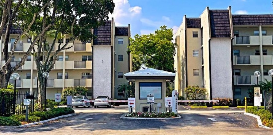 Condo in Lauderhill, Florida, 2 bedrooms № 1692679