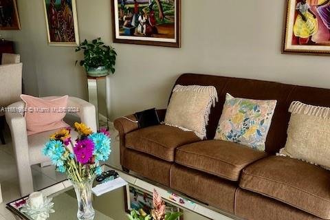 Condo in Lauderhill, Florida, 2 bedrooms  № 1692679 - photo 25
