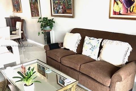 Condo in Lauderhill, Florida, 2 bedrooms  № 1692679 - photo 22