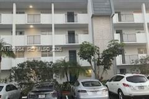 Condo in Lauderhill, Florida, 2 bedrooms  № 1692679 - photo 29
