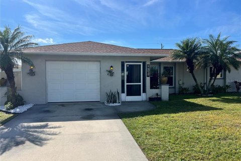 House in Englewood, Florida 2 bedrooms, 121.33 sq.m. № 2233520