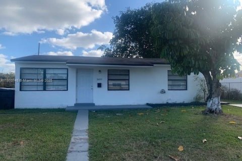 House in Hollywood, Florida 3 bedrooms, 80.55 sq.m. № 1966135 - photo 3