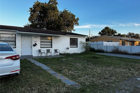 House in Hollywood, Florida 3 bedrooms, 80.55 sq.m. № 1966135 - photo 2