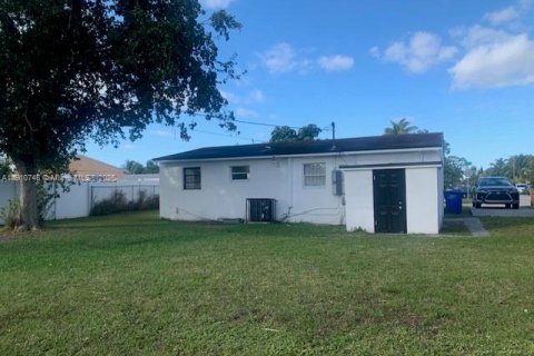 House in Hollywood, Florida 3 bedrooms, 80.55 sq.m. № 1966135 - photo 4