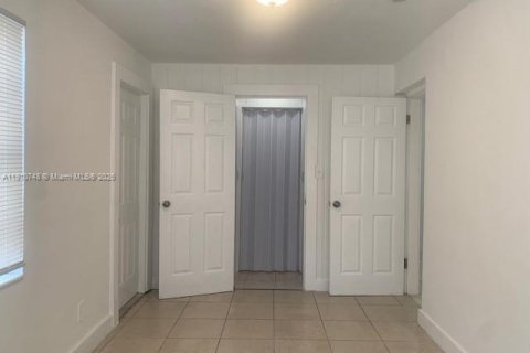 House in Hollywood, Florida 3 bedrooms, 80.55 sq.m. № 1966135 - photo 16